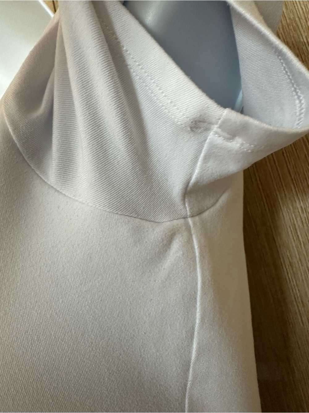 AUTHENTIC ALO YOGA White Open Back Cropped Top Short Sleeve Activewear Size S - Picture 9 of 10